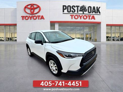 Used 2025 Toyota Corolla Cross L FWD image 2