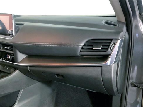 Used 2025 Nissan Rogue SV FWD image 16
