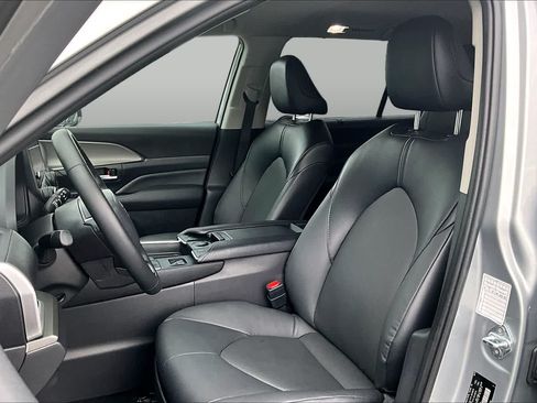 Used 2025 Toyota Grand Highlander AWD image 14
