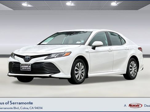 Used 2019 Toyota Camry LE image 1