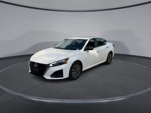 Used 2025 Nissan Altima 2.5 SV image 4