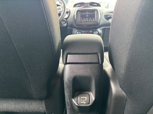 Used 2019 Jeep Renegade Latitude image 7