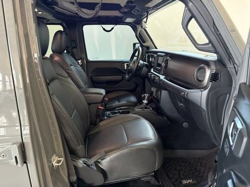 Used 2020 Jeep Gladiator Sport w/ Quick Order Package 24S AWD/4WD image 17