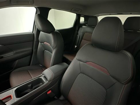 New 2025 Nissan Kicks SR image 9