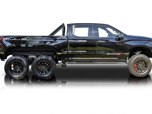 Used 2019 Chevrolet Silverado 1500 High Country w/ Technology Package AWD/4WD image 2
