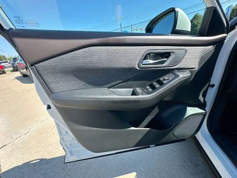 Used 2023 Nissan Rogue SV AWD/4WD image 24