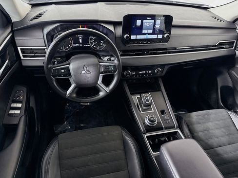 Used 2024 Mitsubishi Outlander SE Black Edition image 17