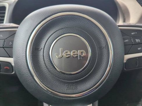 Used 2021 Jeep Renegade Latitude FWD image 25