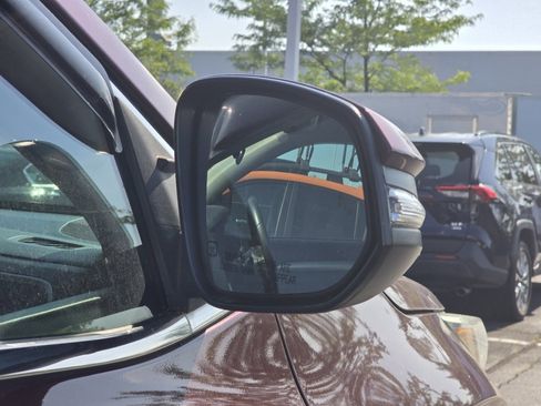 Certified 2019 Toyota Highlander Plus AWD/4WD image 18