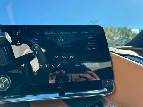 Used 2020 Chevrolet Corvette Stingray Premium Cpe w/ 3LT Preferred Equipment Group image 8