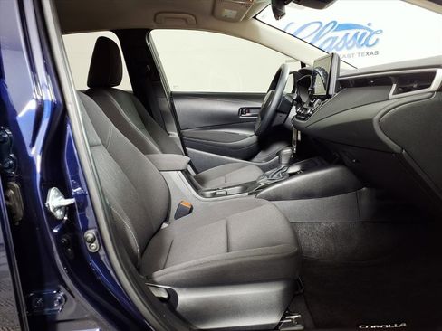 Used 2025 Toyota Corolla LE image 13