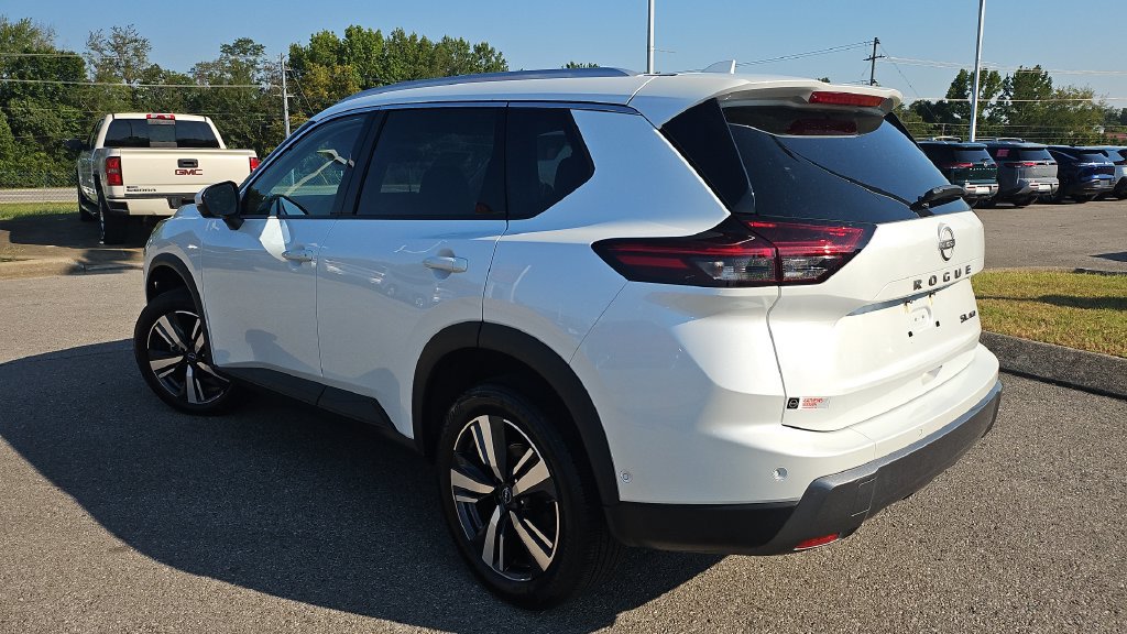 Certified 2026 Nissan Rogue SL AWD/4WD image 17