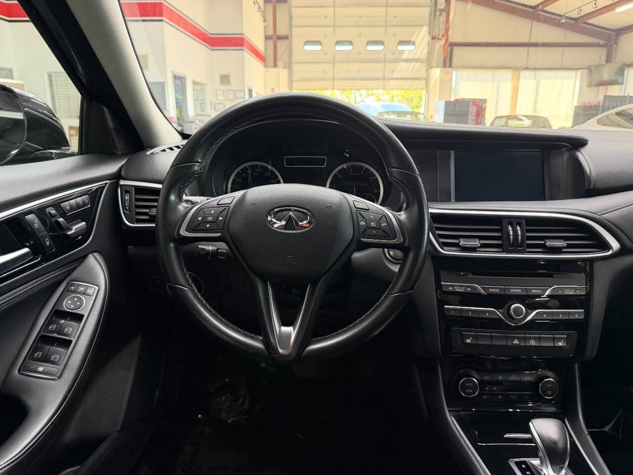 Used 2018 INFINITI QX30 FWD image 21