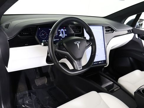 Used 2020 Tesla Model X Long Range AWD/4WD image 23