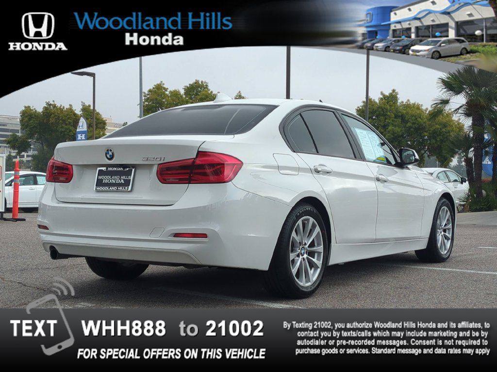Used 2018 BMW 320i Sedan RWD image 5