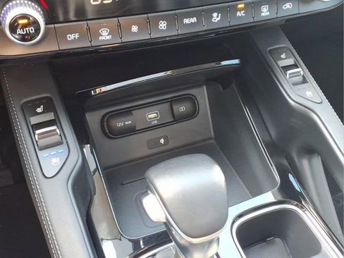 Used 2022 Kia Telluride SX w/ SX Prestige Package image 12