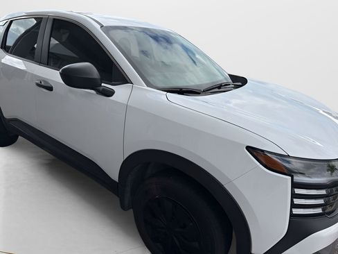 Certified 2025 Nissan Kicks S image 15