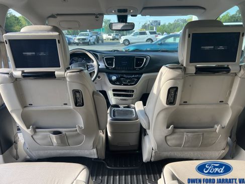 Used 2018 Chrysler Pacifica Limited FWD image 8