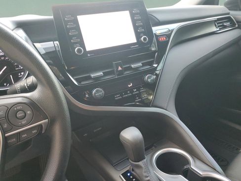 Used 2022 Toyota Camry LE image 29