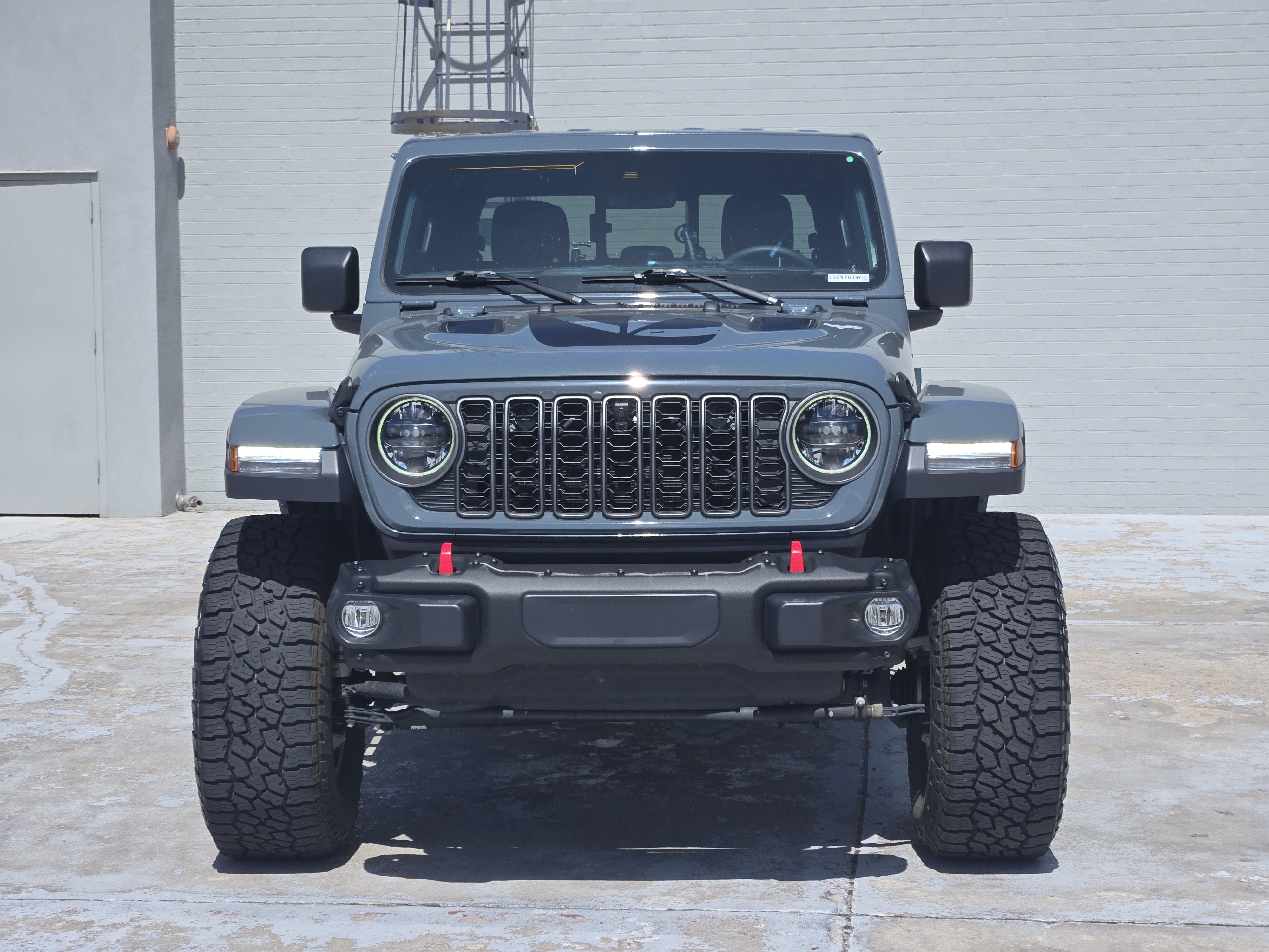 Used 2025 Jeep Gladiator Rubicon AWD/4WD image 3