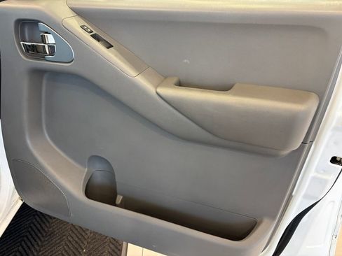 Used 2013 Nissan Frontier SV AWD/4WD image 19