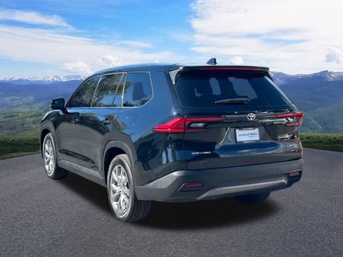 Used 2024 Toyota Grand Highlander AWD Hybrid image 3