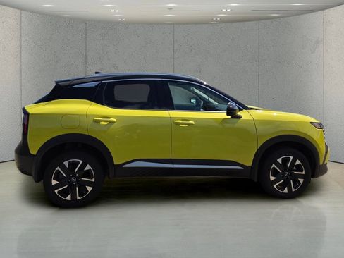 Used 2025 Nissan Kicks SR FWD image 6
