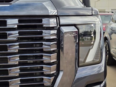 Used 2024 GMC Sierra 3500 Denali Ultimate AWD/4WD image 15