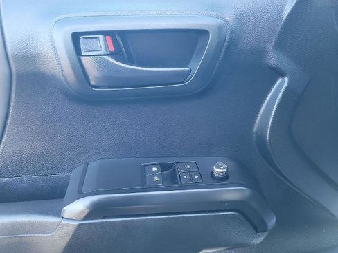 Used 2016 Toyota Tacoma SR image 20