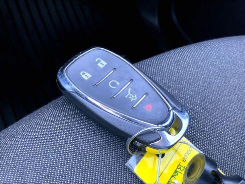 Used 2020 Chevrolet Equinox LT FWD image 15