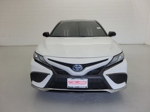 Used 2022 Toyota Camry XSE w/ Navigation Upgrade Package FWD image 3