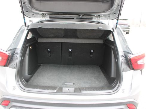 Used 2025 Chevrolet Trax LT image 14