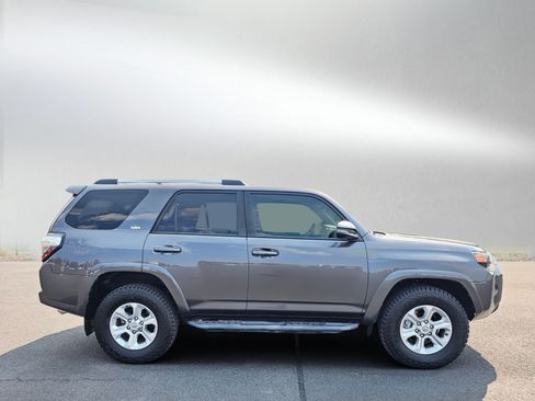 Used 2022 Toyota 4Runner SR5 Premium w/ Moonroof Package AWD/4WD image 6