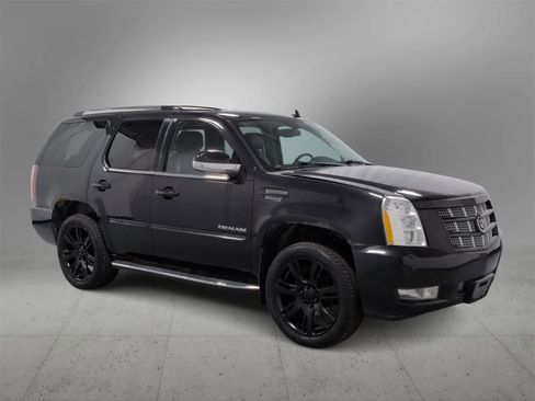 Used 2012 Cadillac Escalade Luxury image 2