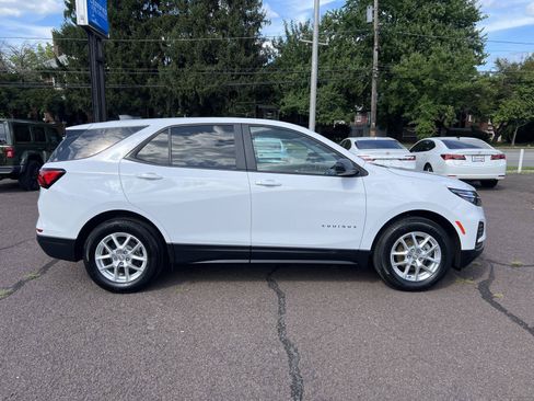 Used 2024 Chevrolet Equinox LS w/ LS Convenience Package FWD image 8