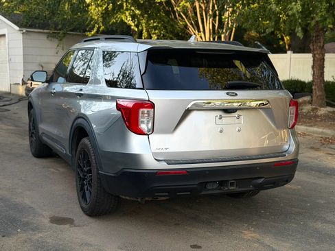 Used 2020 Ford Explorer XLT w/ Equipment Group 202A AWD/4WD image 4