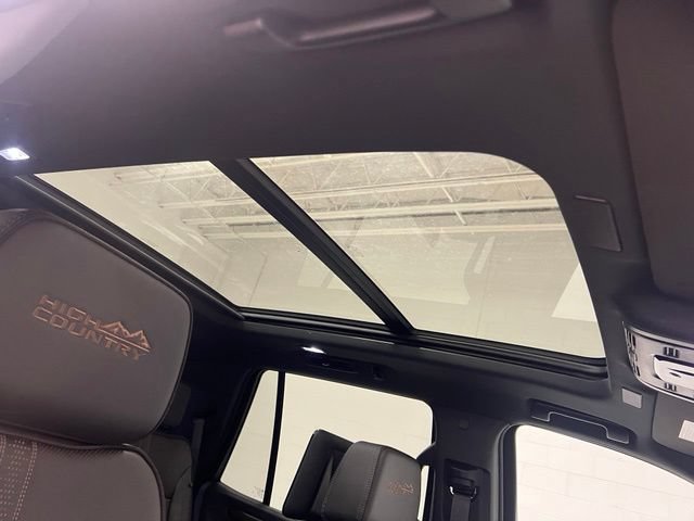 New 2026 Chevrolet Tahoe High Country AWD/4WD image 26