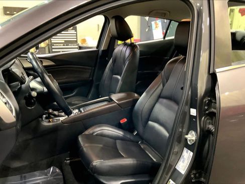 Used 2018 MAZDA MAZDA3 Touring image 7