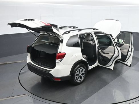 Used 2023 Subaru Forester Premium AWD/4WD image 40