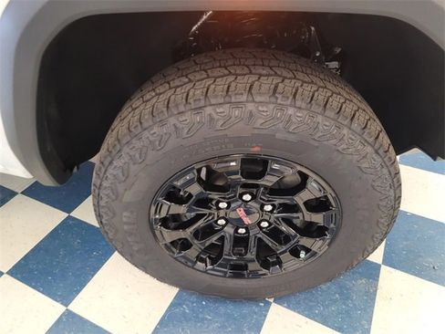 New 2026 GMC Canyon Elevation w/ Convenience Package image 14