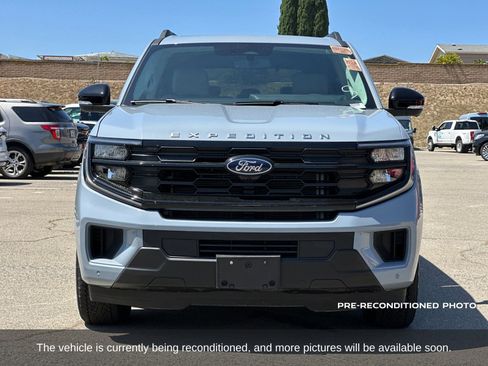 Used 2025 Ford Expedition Active AWD/4WD image 9