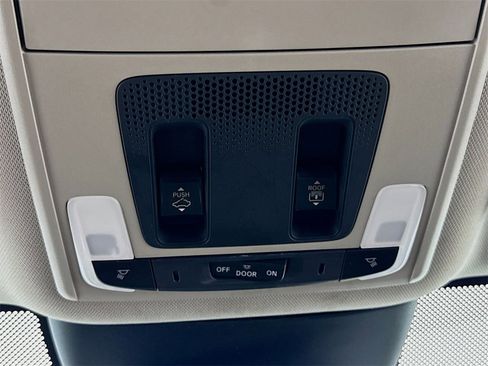 Used 2023 Honda Pilot Elite image 21