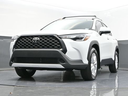 Used 2022 Toyota Corolla Cross LE image 46