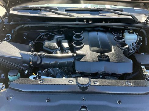 Used 2017 Toyota 4Runner SR5 AWD/4WD image 31