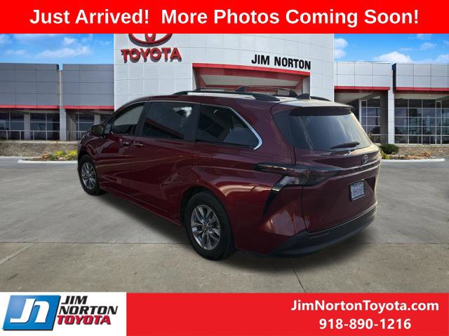 Used 2023 Toyota Sienna XLE FWD image 5