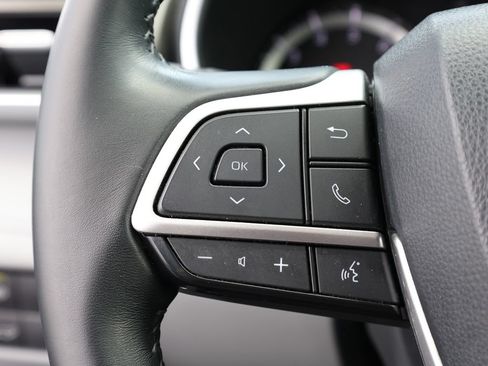 Used 2023 Toyota Highlander XLE FWD image 35