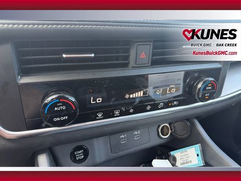 Used 2025 Nissan Rogue SV AWD/4WD image 28