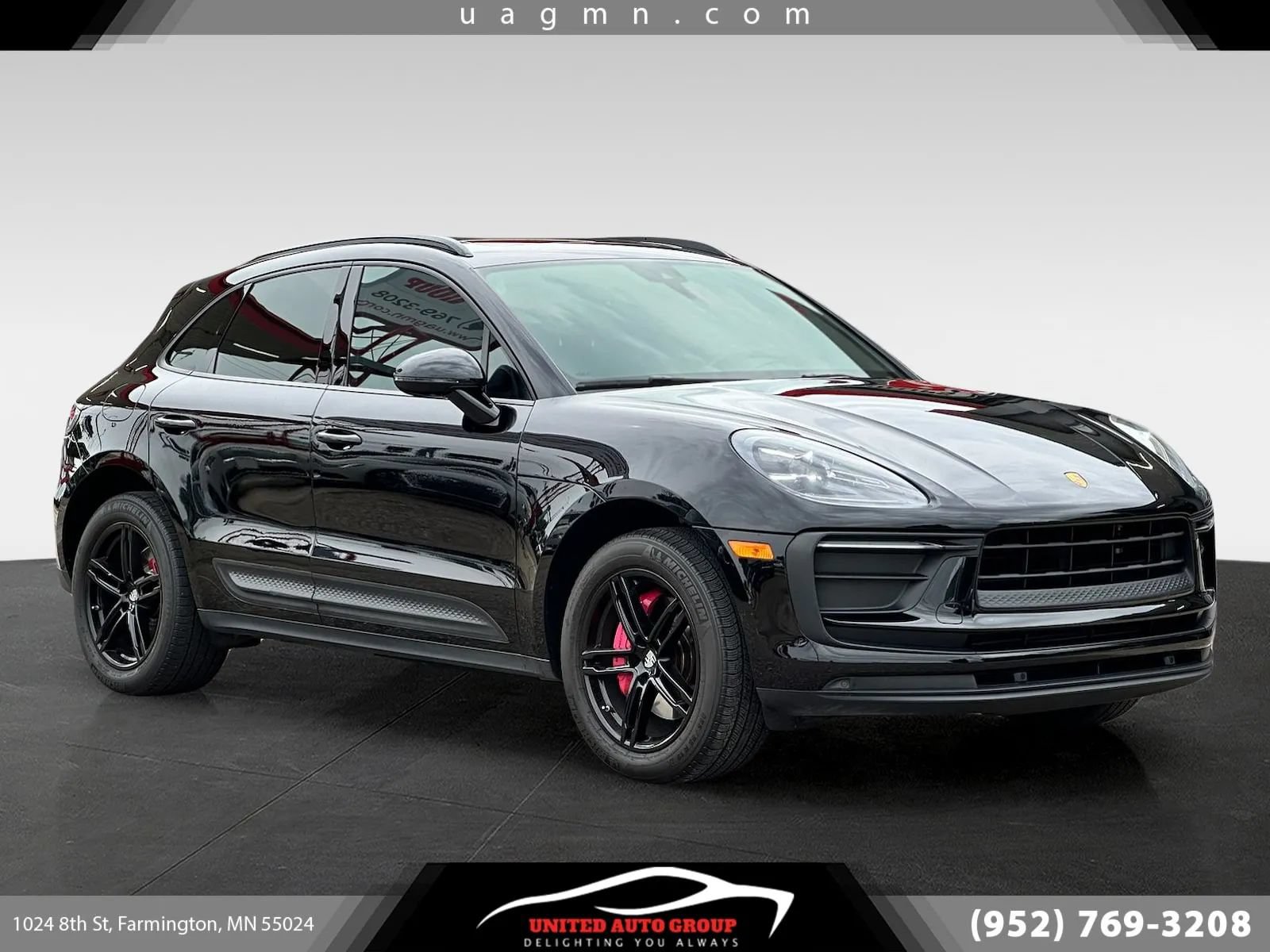 Used 2022 Porsche Macan AWD/4WD image 1