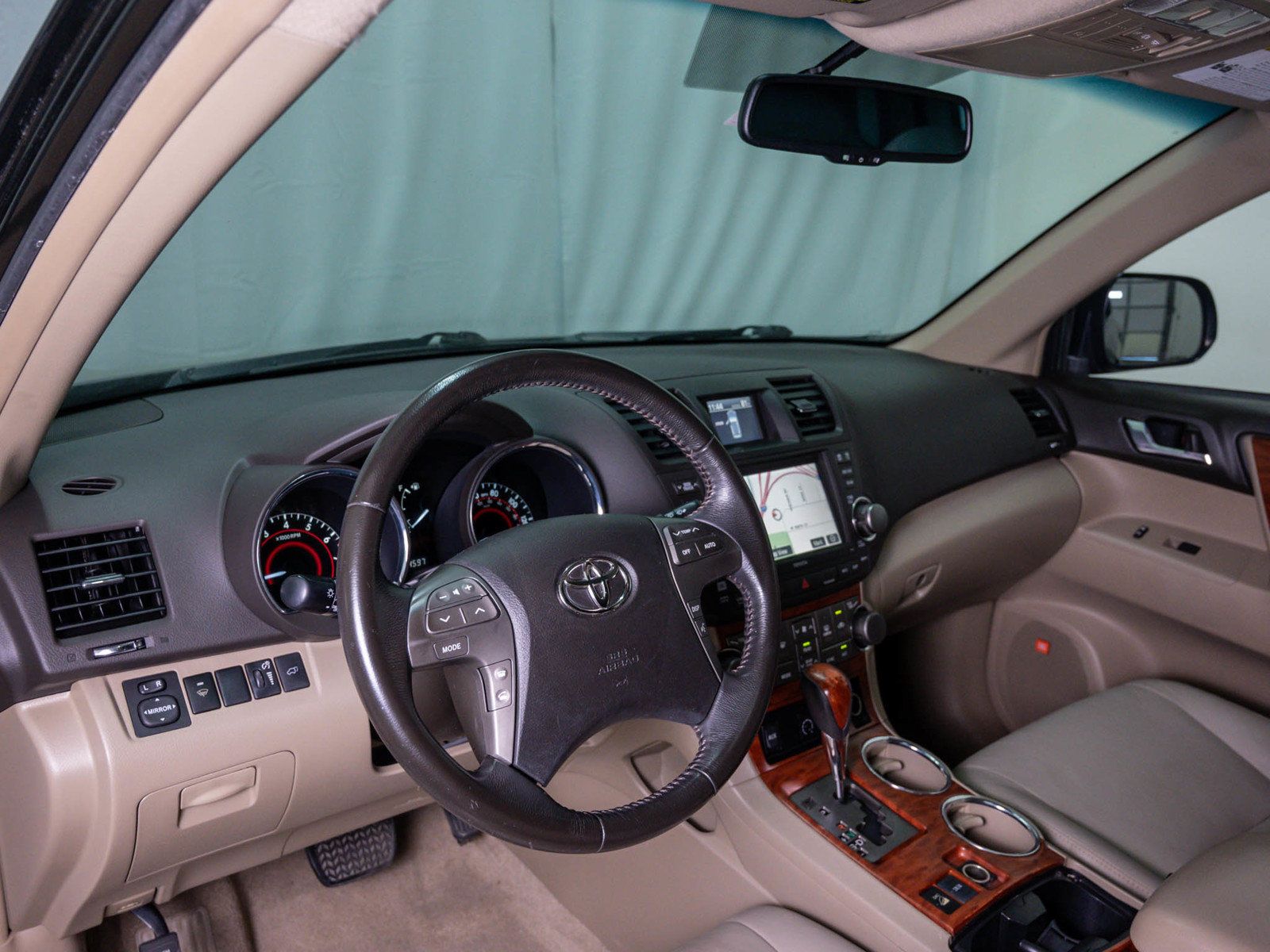 Used 2010 Toyota Highlander Limited w/ Extra Value Pkg 8 AWD/4WD image 22