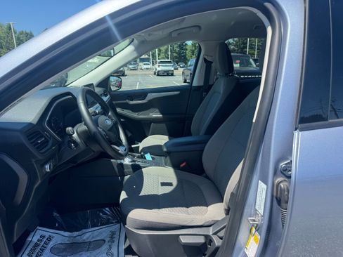 Certified 2022 Ford Escape SE w/ Cold Weather Package AWD/4WD image 12